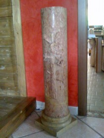 colonna-in-marmo-rosso-di-verona